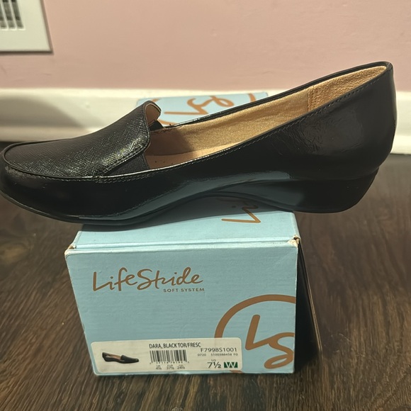 7.5 W Lifestride Black loafer-NEW with Box - Picture 5 of 7